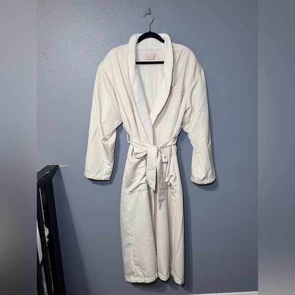 Stylish BELLAGIO Bathrobe Sz M Soft Terry Cloth & Polyester Shell 3-Pockets EUC - Picture 1 of 7